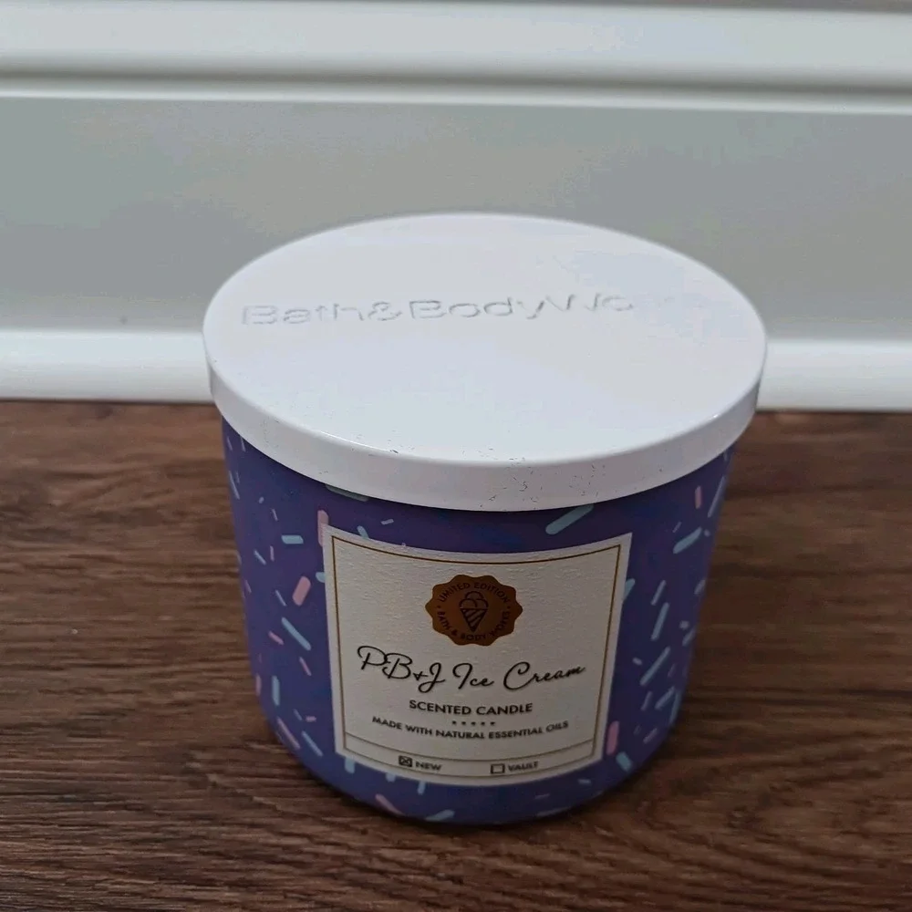 NEW BATH & BODY WORKS PB & J ICE CREAM CANDLE-14.5 OZ